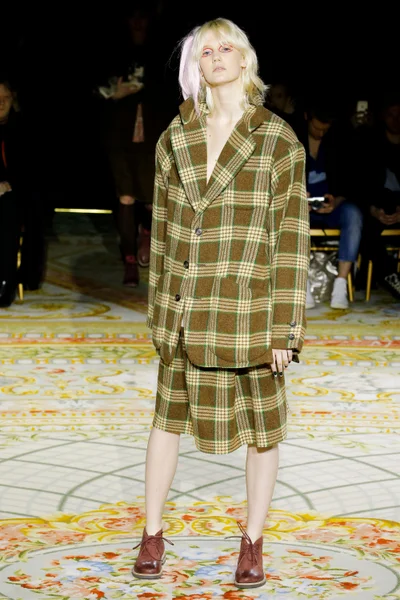 Look 27